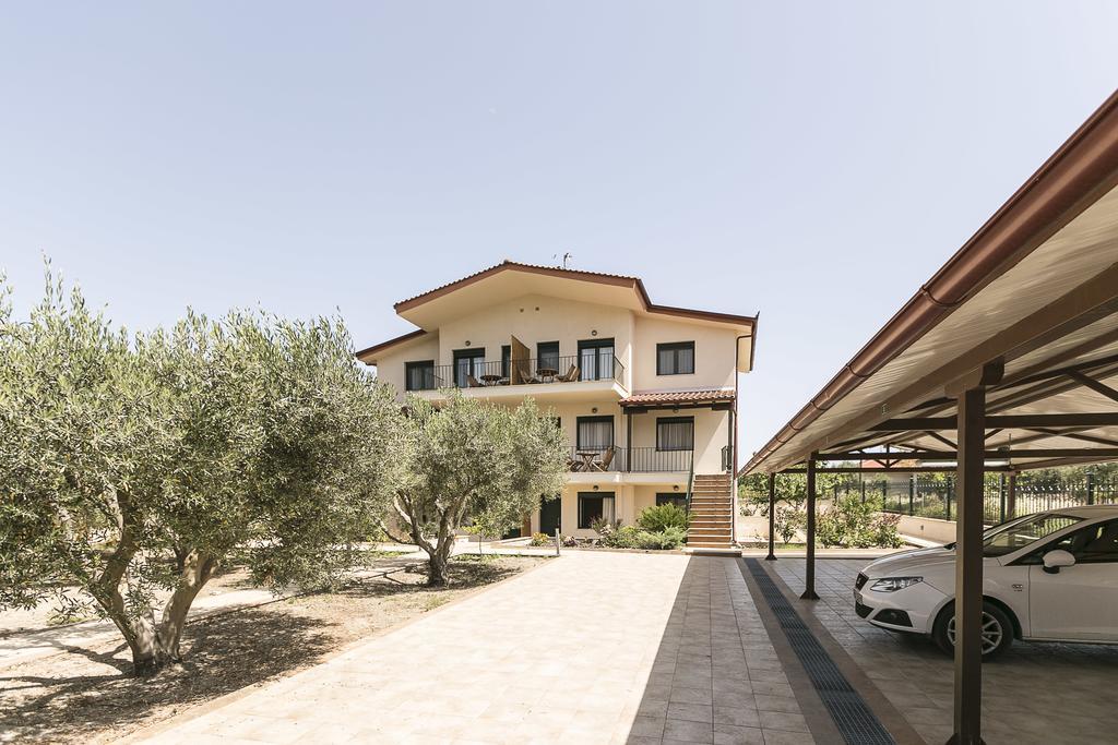 Olive Tree Apartments Fourka Extérieur photo
